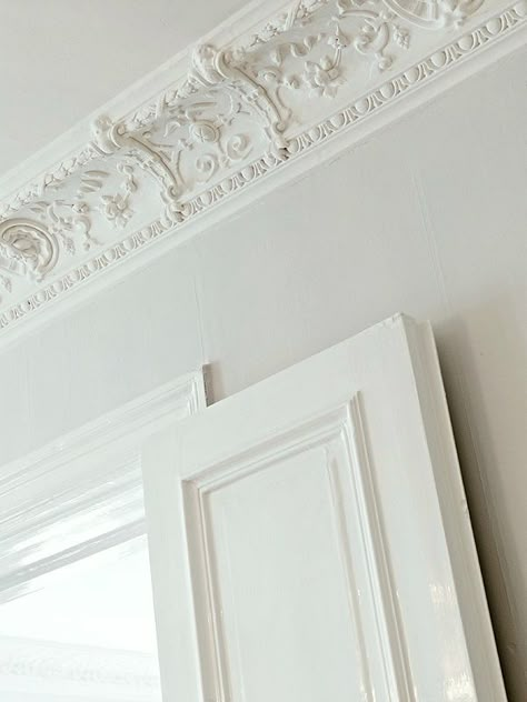 Plaster Ceiling Design is an ages old technique for beautifying our interiors, adding, warmth, character and charm says Laurel Bern a NY interior designer Plaster Ceiling Design, White Molding, Plaster Ceiling, Ceiling Detail, Tiny Cottage, Trim Work, 背景 シンプル, Interior Paint Colors, The Ceiling