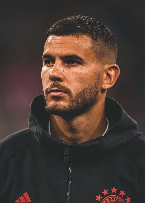 Lucas Hernandez, Football Man, Best Soccer Players, Soccer Players, Football Team, Football Players, Men's Fashion, Hairstyles, Football