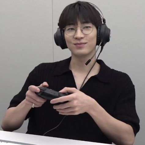 230730 GAM3 BO1 weverse live seventeen wonwoo icon Wonwoo Gaming, Wonwoo Pfp, Boyfriend Wonwoo, Wonwoo Gif, Wonwoo Pics, Gamer Pfp, Gamer Boyfriend, Kpop Seventeen, Jeon Wonwoo