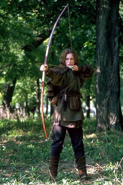 Rangers Apprentice, Heroic Fantasy, Anna Karenina, Bow And Arrow, Medieval Clothing, Poses References, Fantasy Costumes, Keira Knightley, Action Poses