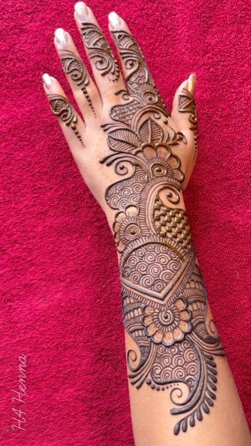 Mehendi Design Right Hand, Right Hand Mehndi Designs, Back Design Mehndi, Back Mehndi Designs Hands, Stylish Mehndi Designs For Back Hand, Mehandi Designs Back, Back Hand Arabic Mehndi Designs, Mehendi Design Arabic, Back Mehndi Designs