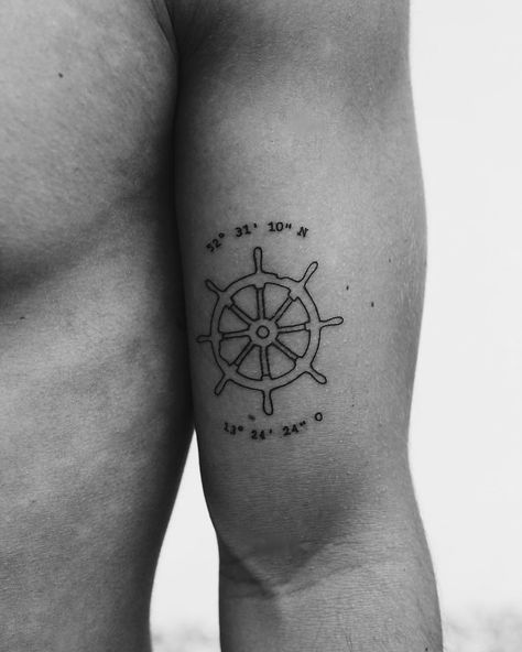 Subtle Tattoo Placement, Kevin Elezaj, Tattoo Placement Hip, Ship Wheel Tattoo, Plus Size Tattoos, New Tattoo Styles, Tattoo Knee, Wheel Tattoo, Nautical Tattoo