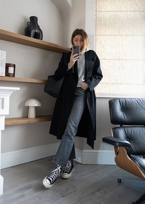 Chucks Outfit Women, Chuck 70 Outfit Woman, Chuck 70 Outfit, Converse Outfit Winter, Gray Hoodie Outfit, All Star Outfit, Hoodie Outfit Casual, Black Coat Outfit, Converse Fits