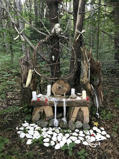 Witchy Garden, Halloween Fest, Dark Woods, Haunted Forest, Witches Altar, Pagan Altar, Witchy Crafts, Crazy Things, Unusual Things