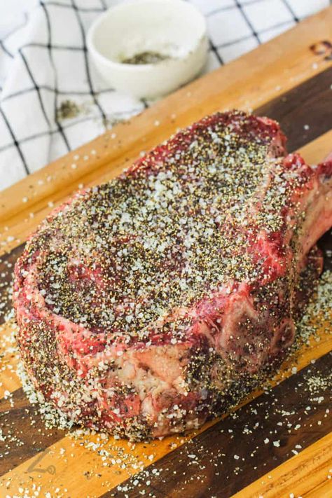 Tomahawk ribeye steak is the best cut of beef ever. With this ideal recipe, even a novice cook can learn how to cook a tomahawk steak. #ourzestylife #tomahawkribeyesteak #entree #recipe #howto #cook #seasoning #grill #oven #best Cowboy Ribeye Steak Recipe, Tomahawk Steak Recipe, Cowboy Ribeye, Tomahawk Ribeye, Cowboy Steak, Ribeye Steak Recipes, Steak In Oven, Coffee Rub, Rib Steak