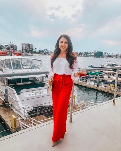 Red Linen Pants Outfit, How To Style Red Pants, Outfits With Red Pants, Outfits With Red, Red Linen Pants, Red Pants Outfit, Professional Outfit, Bag Pants, Red Trousers