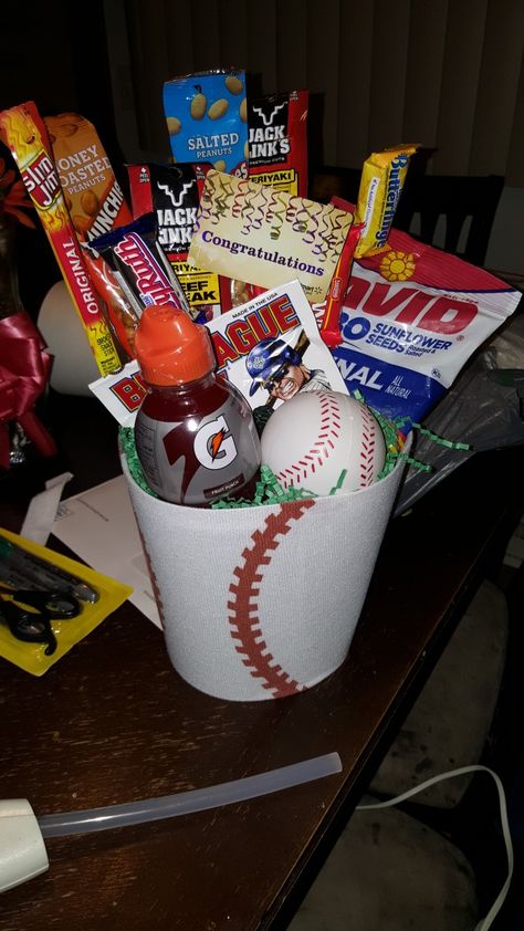 Baseball Theme Easter Basket, Boyfriend Gifts Baseball, Senior Night Gifts Baseball, Baseball Themed Valentines Gifts, Baseball Themed Basket, Baseball Senior Night Basket Ideas, Baseball Themed Gift Basket Ideas, Sports Basket Ideas, Baseball Gift Basket For Boyfriend