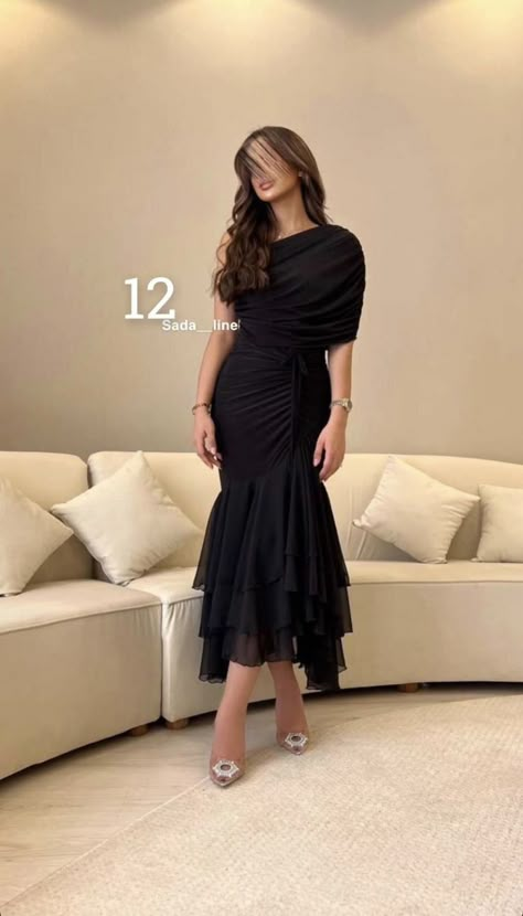 2023 Dresses For Ladies, Beautiful Heels Classy, Prom Dresses 2023 Modest, Outfits For Events Classy, Elegant Dresses Dinner, Skirt Outfits For Wedding Guest, Modest Fancy Dresses, Simple Prom Dress Modest, Simple Soiree Dresses