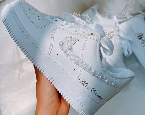 PerfctPairings - Etsy Wedding Sneakers For Bride, Sneakers Wedding, Bride Sneakers, Personalized Sneakers, Pearl Wedding Shoes, Bridal Sneakers, Filmy Vintage, Wedding Sneakers, Dream Wedding Decorations