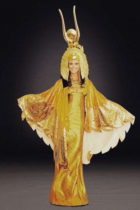 2012 Heidi Klum Halloween Costumes, Heidi Klum Halloween, Egyptian Queen Costume, Heidi Klum Halloween Costume, Heidi Klum Style, Queen Of Halloween, First Halloween Costumes, Best Celebrity Halloween Costumes, Best Costume Design