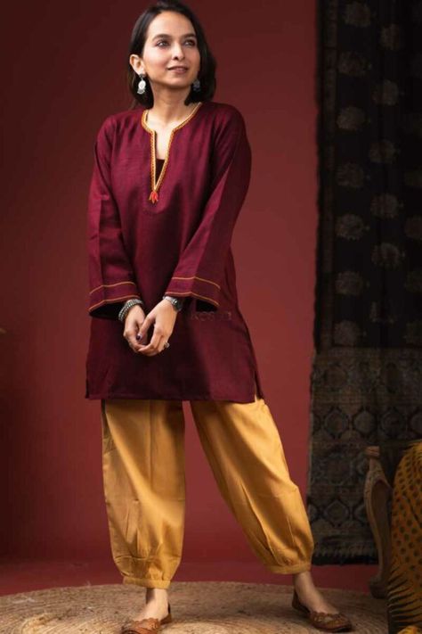 Short Kurti Designs, Kurti Sleeves Design, Short Kurti, A Line Kurta, Classy Chic, Outfit Inspo Fall, Full Sleeves, V Cuts, Kurti Designs