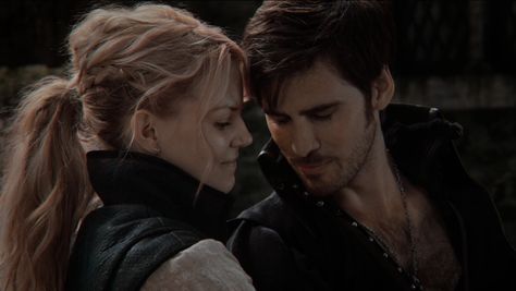 Emma And Killian, Hook And Emma, Killian Jones, Colin O'donoghue, Emma Swan, Celebrities Humor, Captain Swan, Outdoor Quotes, Thomas Brodie