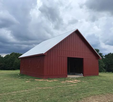 Sherwin Williams Rustic Red Barn House Red House Exteriors, Rustic Red Sherwin Williams, Red Exterior House Colors Farmhouse, Sw Rustic Red, Barn Paint Colors Exterior, Sherwin Williams Rustic Red, Red Siding House Exterior, Barn Colors Scheme Exterior, Barn Red Paint Color