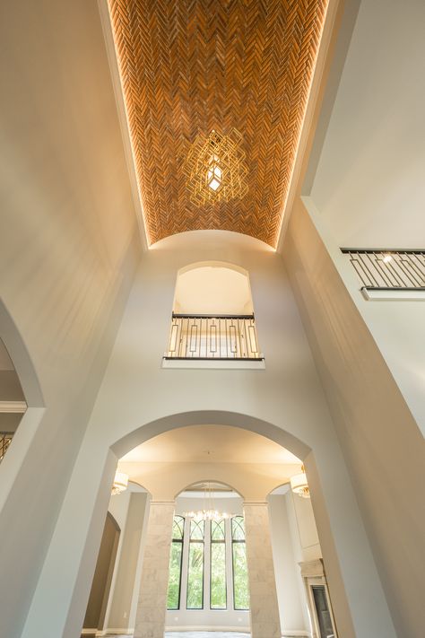 Barrel ceiling created so much depth to this foyer. Statement Ceiling Ideas, Barrel Ceiling Ideas, Barreled Ceiling, Tented Ceiling, Barrel Vault Ceiling, Ceiling Details, Ceiling Paint, Barrel Ceiling, Interior Ceiling