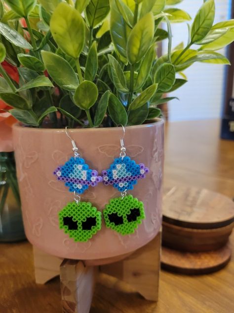 Alien Perler, Perler Bead Earrings, Hama Mini, Perler Ideas, Hamma Beads, Earrings Ideas, Melting Beads, Beads Earrings, Fuse Beads