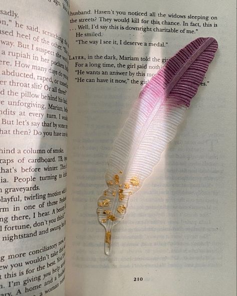 Resin Feather Bookmark, Feather Resin, Resin Book, Resin Bookmarks, Feather Bookmark, Days Challenge, Resin Frame, Iphone Wallpaper Pattern, Resin Tutorial