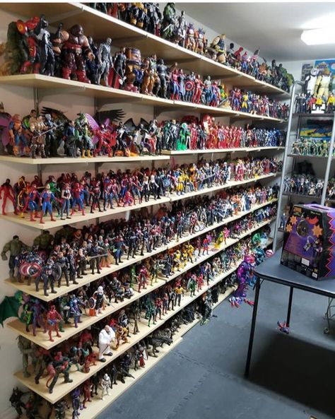 Action Figure Shelves, Action Figure Room Ideas, Marvel Toys Collection, Action Figure Room, Collector Room Ideas, Figurine Collection Display, Action Figure Display Ideas, Comic Book Rooms, Toy Collection Room