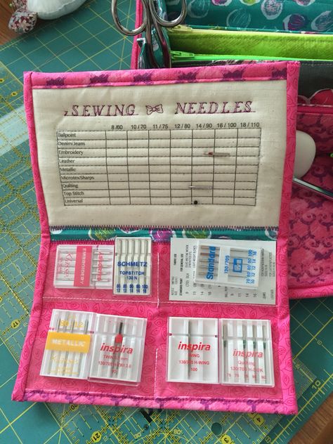 Needle Case Pattern Free, Needle Wallet, Sewing Kit Gift, Sewing Kit Bag, Colorful Hairstyles, Sewing Case, Needle Books, Sewing Room Design, Sewing Room Organization