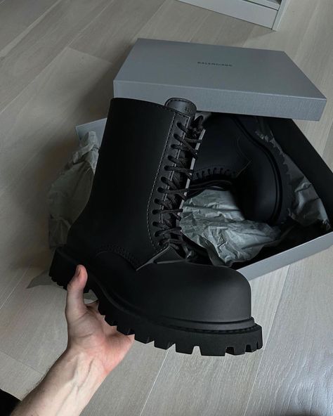 The Steroid black leather combat boots from Balenciaga have an exaggerated shape with internal toe caps to highlight their rounded silhouette. Thick rubber lug soles and a matte finish create an effortlessly elevated look. Trooper Boots Balenciaga, Trooper Boots, Black Leather Combat Boots, Black Balenciaga, Leather Combat Boots, Army Boots, Boot Style, Fashion Boots, Combat Boots