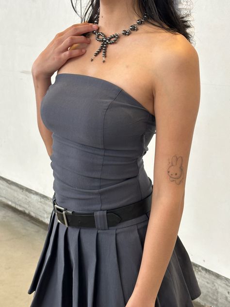 Bandeau Dress Aesthetic, Pleated Mini Dress Outfit, Motel Rocks Mini Dress, Motel Rocks Dress Outfit, Ribbon Aesthetic Outfit, Ribbon Bow Necklace, Grey Mini Dress Outfit, Motel Rocks Aesthetic, Gray Outfit Aesthetic