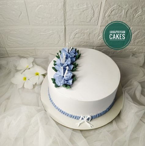 Whipped cream cake Whipped Cream Cake Design, Cream Cake Design, Whipping Cream Cake, Whipped Cream Cake, Whipped Cream Cakes, Buttercream Flower, Cream Cakes, Cake Decorating Designs, Buttercream Flowers