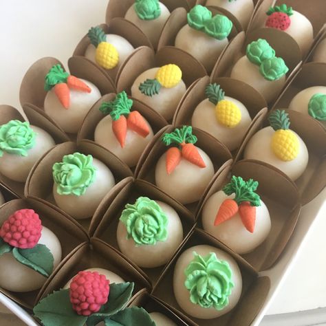 Festa fazendinha. Farm birthday party ideas. Vegetable Cake Pops, Garden Cake Pops, Farm Birthday Party Ideas, Veggie Cakes, Vegetable Cake, Cake Pop Designs, Cabbage Patch Babies, Garden Cakes, Veggie Tales