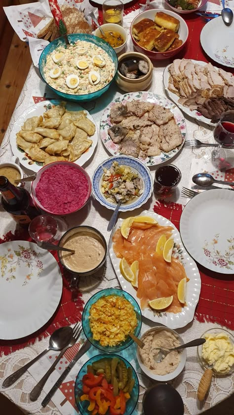 Polish Party Food, Polish Christmas Food, Polish Wedding Traditions, Slavic Food, Slavic Winter, Polish Aesthetic, Russian Party, European Breakfast, Poland Food