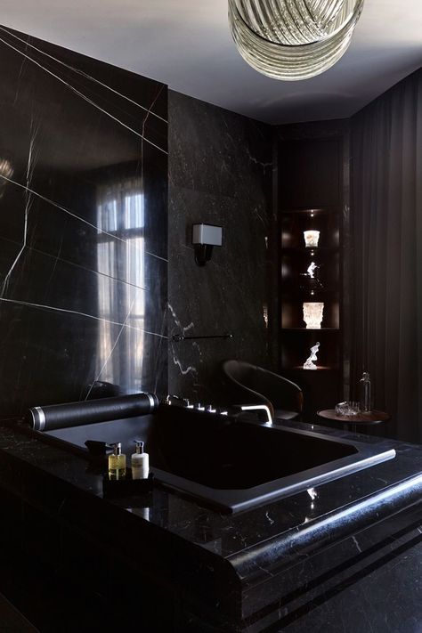 LunasAngel♡ Rich Bathroom Luxury Black, Rich Bedroom Luxury Modern Black, Black Luxury Bathroom Aesthetic, Black Luxury House Bedroom, Dark Rich Interior Design, Black Bathroom Interior Design, Black Bathroom Tub, Luxury Black Interior, Black House Interior Design Bathroom