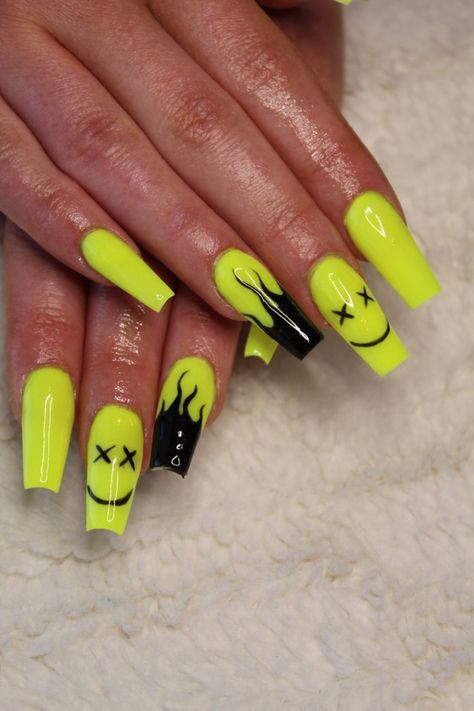 Hand painted neon yellow coffin / ballerina nails for festival or rave with fire and smiley Rave Acrylic Nails, Neon Yellow Acrylic Nails Designs, Neon Yellow And White Nails, Neon Rave Nails, Neon Coffin Acrylic Nails, Download Festival Nails, Neon Festival Nails, Black Festival Nails, Black And Neon Yellow Nails