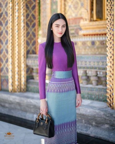 Burma Dress, Modern Filipiniana Dress, Thai Silk Dresses, Davika Hoorne, Traditional Thai Clothing, Filipiniana Dress, Thai Fashion, Burmese Clothing, Traditional Dresses Designs