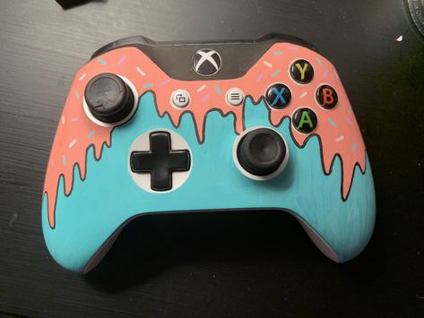 Painted Ps4 Controller, Diy Xbox Controller Paint, Xbox Controller Designs, Xbox Controller Painting Ideas, Painted Xbox Controller, Xbox Controller Drawing, Xbox Art, Game Controller Art, Control Xbox