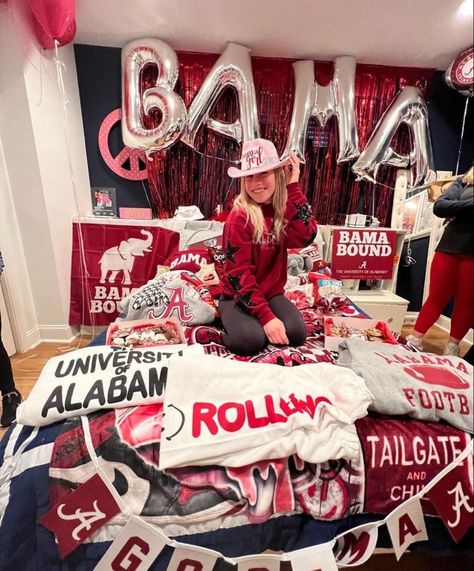 Alabama Bed Party, Ole Miss Bed Party, Bama Aesthetic, University Of Alabama Aesthetic, Gameday Outfit Alabama, Bama University, Alabama Cheer, Alabama Gameday Outfit, Alabama Wallpaper