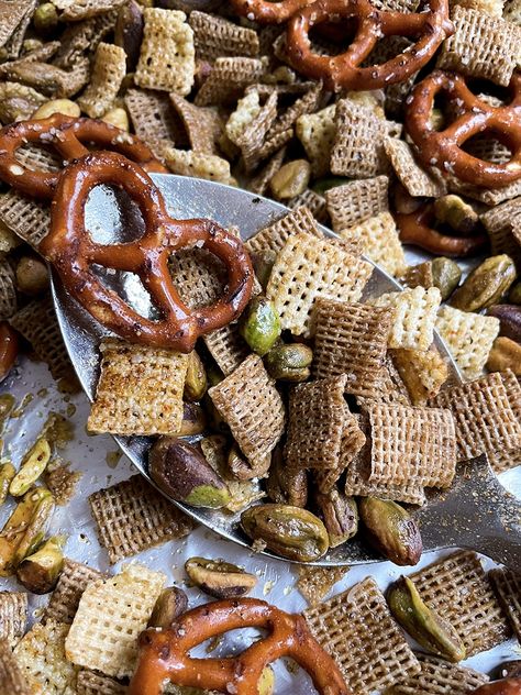 Chec Mix Recipe, Chex Mix Seasoning, Chex Snack Mix, Homemade Chex Mix, Traditional Desserts, Armenian Food, 7 Spice, Olive Oil Recipes, Armenian Recipes