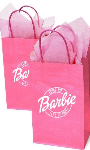 Barbie Party Gift Bag Ideas, Party Packs Ideas, Barbie Gift Bags, Barbie Theme Souvenir, Barbie Loot Bags, Barbie Shopping Bags, Barbie Chip Bag, Barbie Bachelorette, Barbie Party Decorations