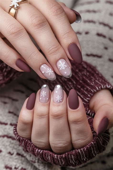 Embrace the winter chill with these cozy short nail ideas that blend elegance with comfort. Think soft, muted hues like icy blues and frosty whites, adorned with delicate snowflake designs or subtle glitter accents that shimmer like fresh snow. These stylish short nails are perfect for holiday gatherings or a day out in the winter wonderland. Get inspired and let your nails radiate seasonal charm! Winter Luminary Nails, Gel Nails For Fall, Round Nail Designs, Short Round Nails, Cozy Winter Vibes, Short Nail Ideas, Snow Nails, Winter Glam, Nails Painted