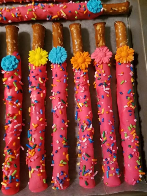 Trolls theme pretzels Trolls Birthday Dessert Table, Girls Trolls Birthday Party, Trolls Dessert Ideas, Trolls Snack Ideas, Trolls Treat Table Ideas, Trolls First Birthday Party Ideas, Trolls Poppy Birthday Party Ideas, Trolls 5th Birthday Party Ideas, Trolls Birthday Party Ideas Decorations Centerpieces