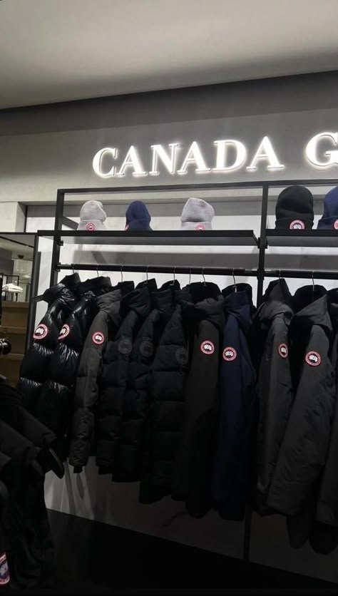 Canada Goose Aesthetic, Trap Lifestyle, Canada Goose Outfit, Fbi Aesthetic, Atlanta Nightlife, Canada Goose Logo, Nightlife Outfits, Tiktok Photos, Hypebeast Fashion