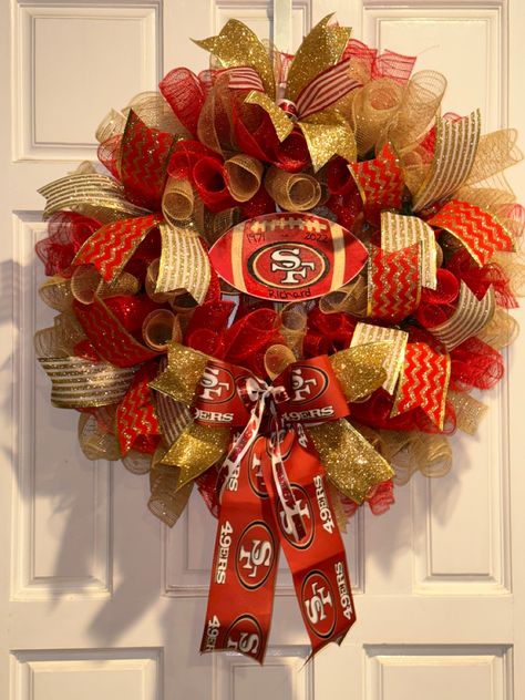 49er wreath San Francisco 49ers Wreath, 49ers Crafts, Football Wreath Diy, 49ers Wreath, Football Team Wreaths, Card Boards, Football Crafts, Football Decor, Glasses Design