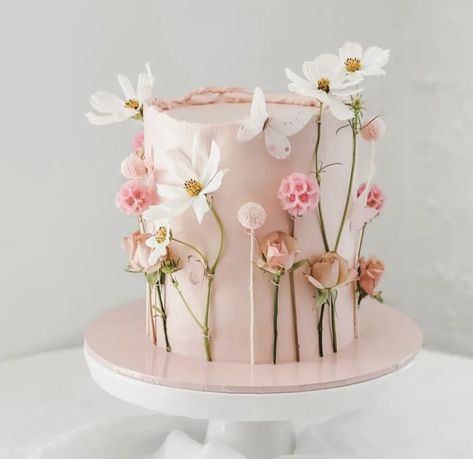 Edible Flowers Cake, Spring Wedding Cake, Baby Shower Cakes Girl, Birthday Cake With Flowers, Garden Cakes, Fresh Flower Cake, Baby Cakes, Pretty Birthday Cakes, Cute Birthday Cakes