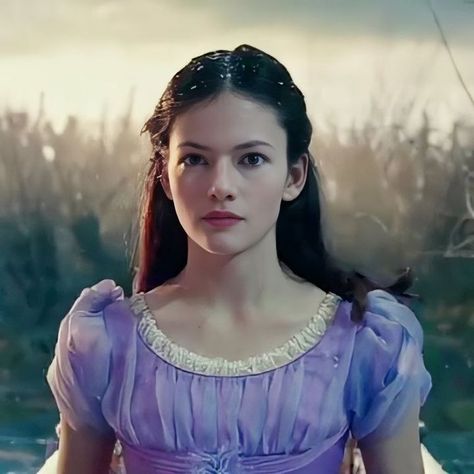 Cordolium - Reign - ♛ Intro ♛ - Page 4 - Wattpad Mckenzie Foy, Nutcracker Movie, Royalty Dr, Nutcracker And The Four Realms, Eyes Style, Aesthetic Disney, Mackenzie Foy, Dead Girl, Girl Walking