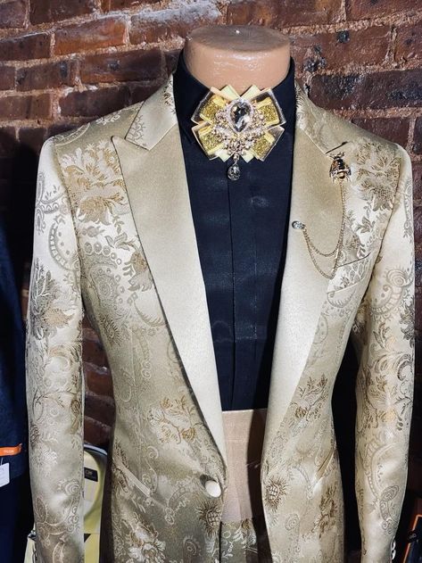 Suit For Men Wedding, Formal Attire For Men, Wedding Dresses Men, Boys Kurta Design, Golden Bow, Sherwani For Men Wedding, Blazer Outfits Men, Groom Suits, Slim Fit Suit Men