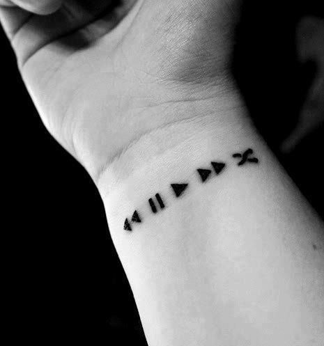 iPod tattoo, idk if I'd get but it's neat lol Tattoo Games, Games Tattoo, Tattoo Thoughts, Tato Henna, Sweet Tattoos, Disney Tattoo, Geniale Tattoos, Cute Small Tattoos