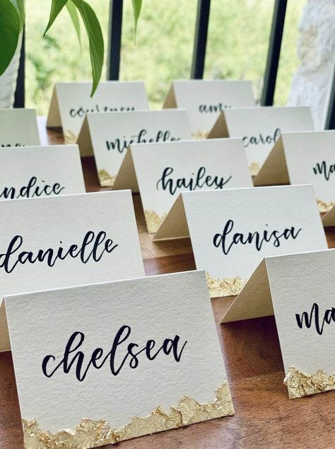 Dinner Party Place Cards, Wedding Table Name Cards, Gold Place Cards, Calligraphy Place Cards, Diy Place Cards, Dinner Places, Table Name Cards, Wedding Table Names, Wedding Name Cards