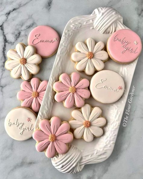 Mothers Day Desserts, Flooding Cookies, Cookies Decoradas, Pink Cookies, Iced Sugar Cookies, Baby Cookies, Baby Shower Flowers, Creative Cookies, Fondant Figures