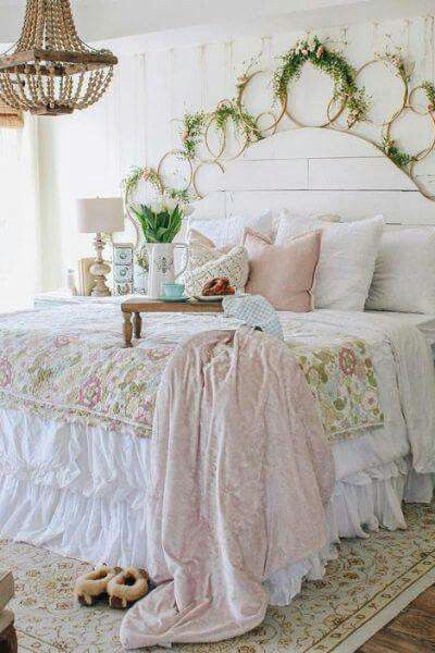 Camera Shabby Chic, Bedroom Spring, Spring Bedroom Decor, Chic Bedroom Design, Shabby Chic Decor Bedroom, Spring Bedroom, Cottage Shabby Chic, Chic Bedroom Decor, Shabby Chic Bedroom