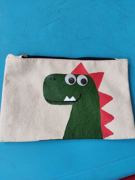 Pencil Pouch Painting Ideas, School Bag Painting Ideas, Canvas Pouch Painting Ideas, Canvas Pouch Painting, Pouch Painting Ideas, Pouch Painting, Diy Bag Painting, Handmade Clutch Purse, Diy Tote Bag Design