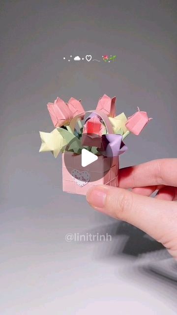 Easy Flower Bouquet, Butterfly Beautiful, Viral Song, Flowers Butterfly, Easy Flower, Reels Instagram, Surprise Box, Paper Hearts, Paper Box