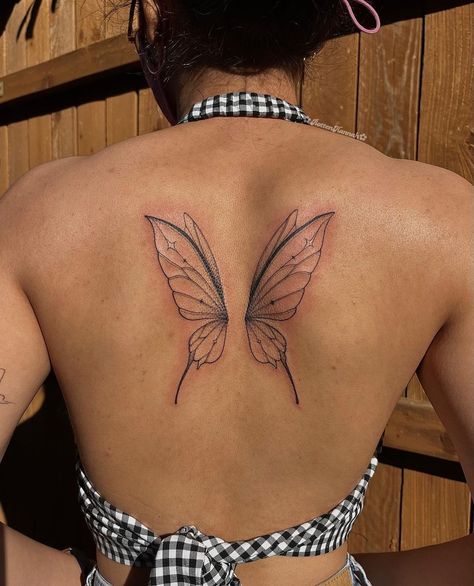 汉娜 | Sorry Mom Studio on Instagram: “I think i really enjoy doing back pieces? I absolutely love how these fairy wings turned out for Nikita 🧚‍♀️✨ • • • #tattooer #fairycore…” Aesthetic Tattoo Back, Fairy Wing Tattoos, Butterfly Wing Tattoo, Wing Tattoos On Back, Alas Tattoo, Borboleta Tattoo, Spine Tattoo Ideas, Sorry Mom, Wing Tattoo