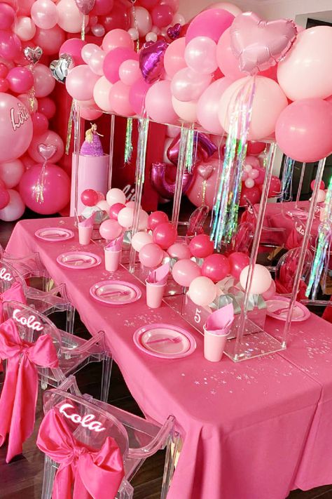 Pink Party Tables, Barbie Party Ideas, Pink Girl Birthday Party, Barbie Birthday Party Ideas, Barbie Decorations, Pink Party Theme, Barbie Party Decorations, Barbie Theme Party, Barbie Birthday Party