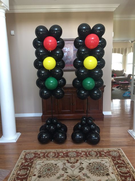 Stop Light Balloon Column Stop Light Party, Light Party Decorations, Blaze Birthday Party, Blaze Party, Marquee Numbers, Arch Arrangement, Blaze Birthday, Transportation Birthday, Hot Wheels Birthday